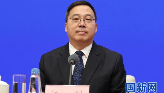 民法典明确多数业主同意即可，住建部：推动老旧小区加装电梯，探索“物业+养老”新模式(图1)