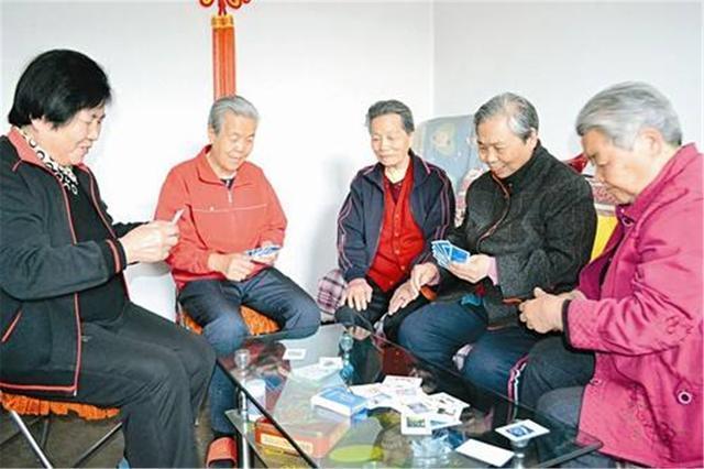 “新型养老”走红，不去养老院也不麻烦子女，网友：以后也这么过(图3)