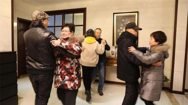 “新型养老”走红，不去养老院也不麻烦子女，网友：以后也这么过(图4)