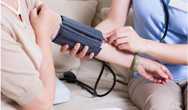 独居老人突发疾病惹担忧，捷径智慧养老系统提供解决方案(图1)