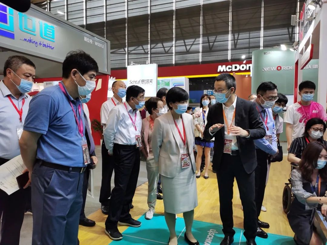 智慧养老，“智”在何处？上海市政协人资环建委开展专题考察(图1)