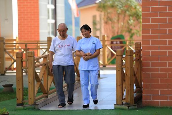 余庆:探索医养融合 唱响最美“夕阳红”(图3) 余庆:探索医养融合 唱响最美“夕阳红”(图3)